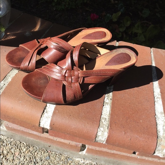 Clarks artesian collection leather heeled sandals - Picture 2 of 8